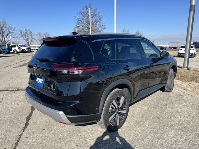 Used 2024 Nissan Rogue SL w/ SL Premium Package image 5