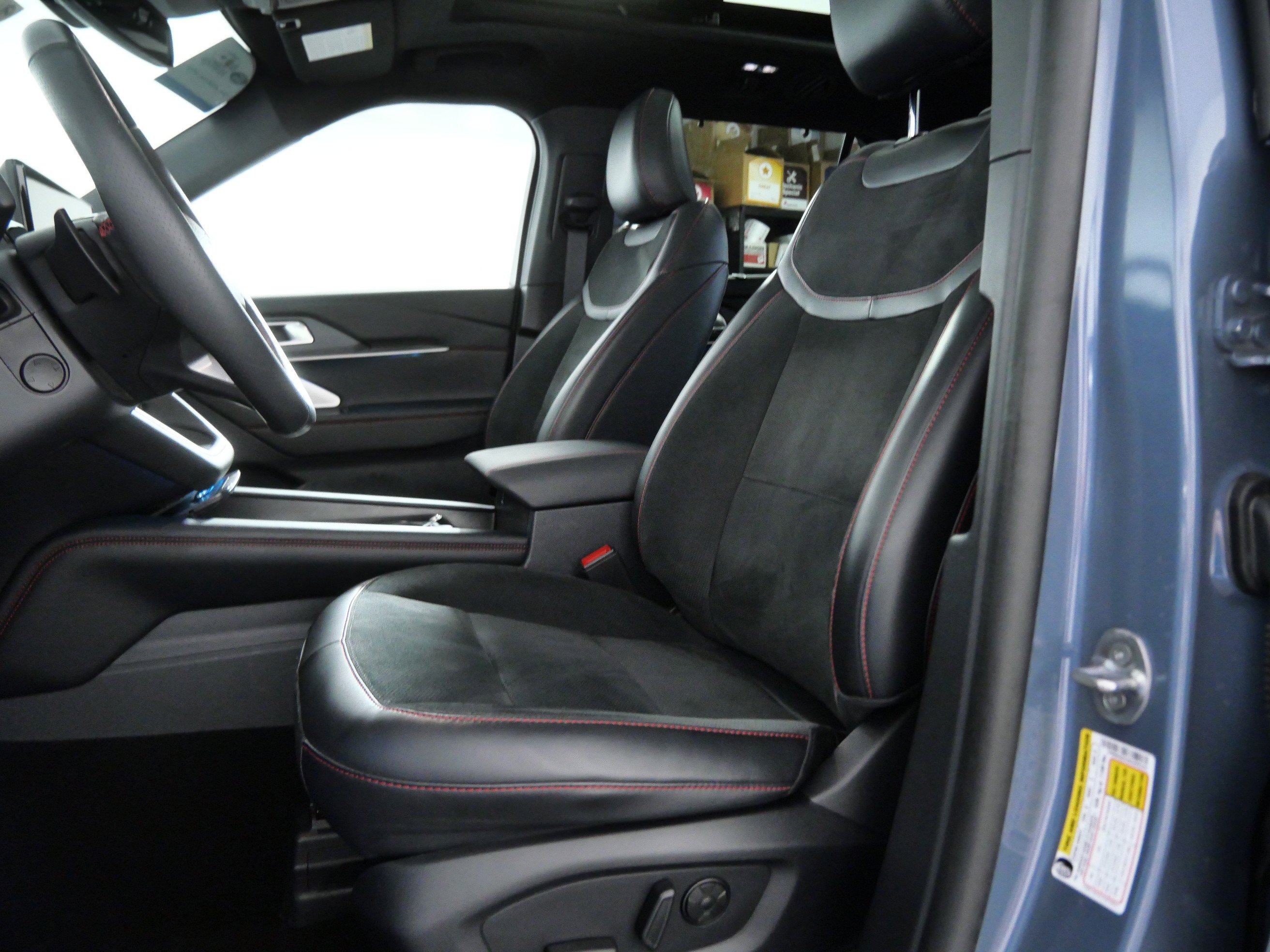 Certified 2025 Ford Explorer ST AWD/4WD image 18