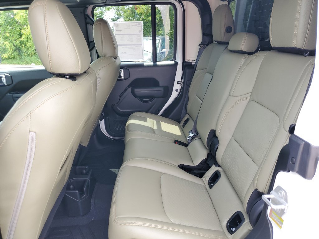 Used 2025 Jeep Gladiator Sport AWD/4WD image 11