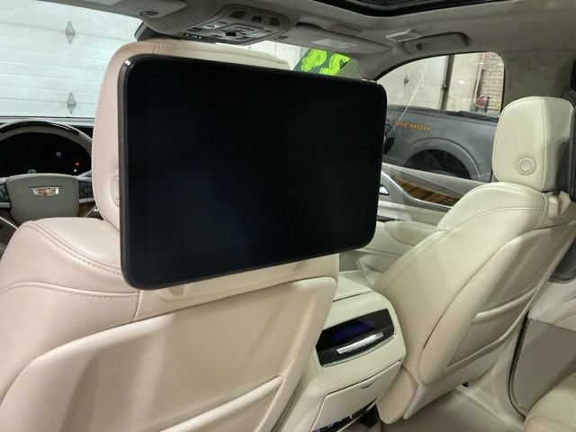 Used 2024 Cadillac Escalade Premium Luxury Platinum AWD/4WD image 31