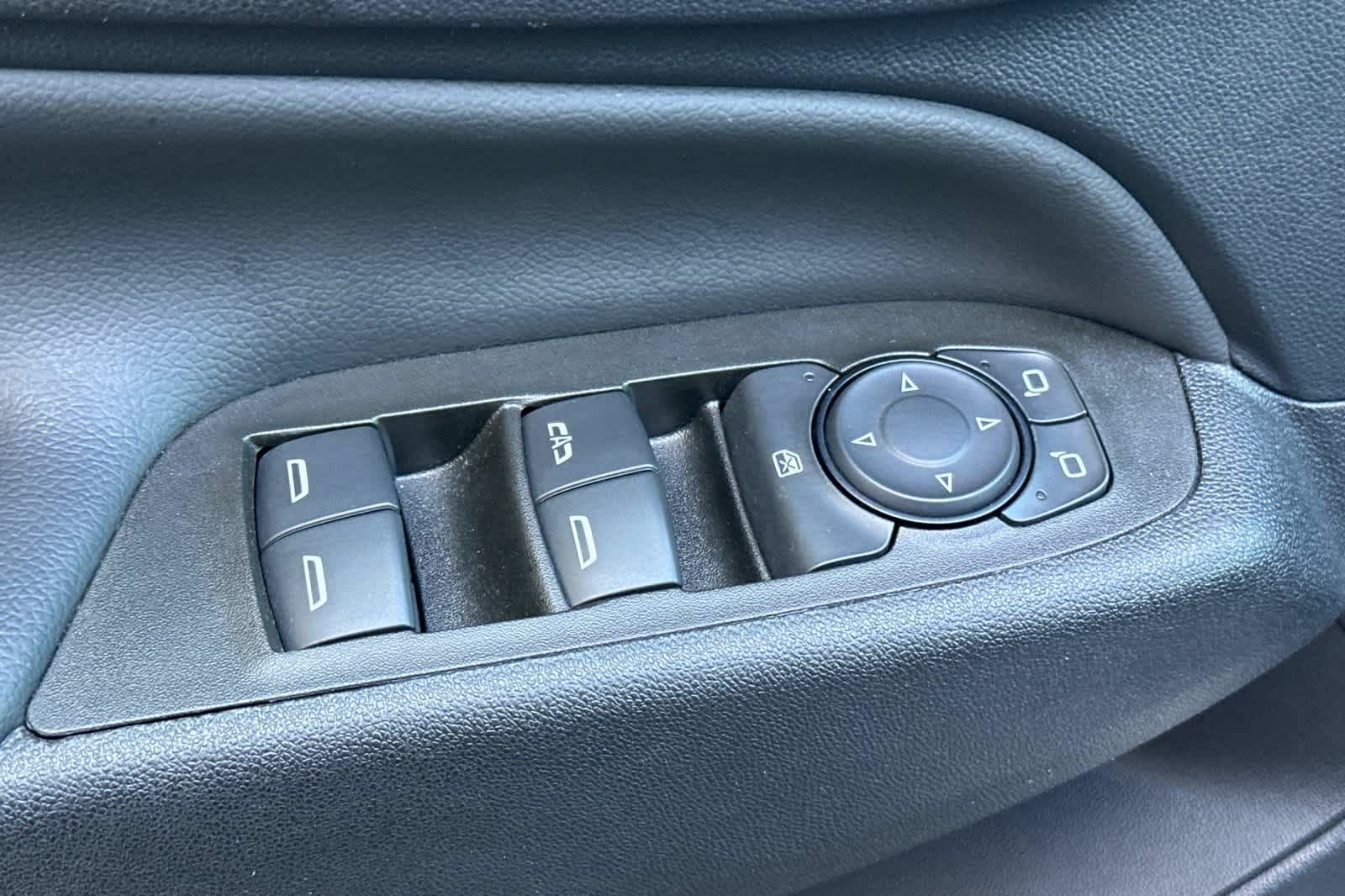 Used 2023 Chevrolet Equinox LT w/ Driver Convenience Package FWD image 14