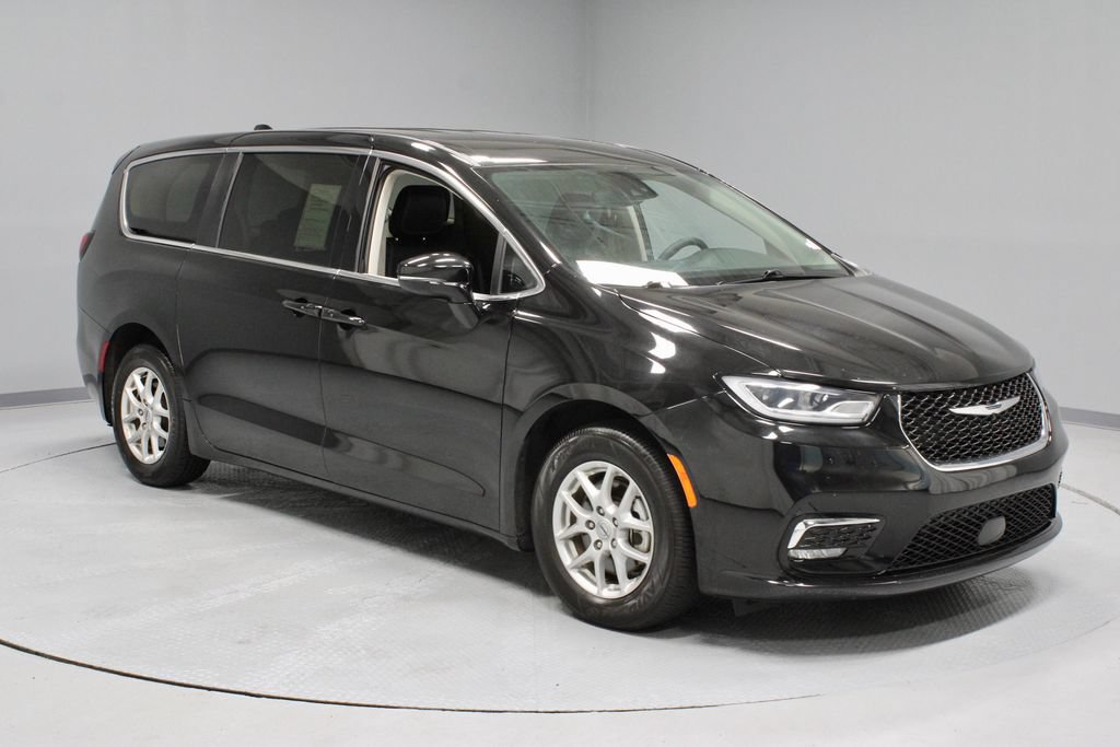 Used 2024 Chrysler Pacifica Touring-L FWD video 1