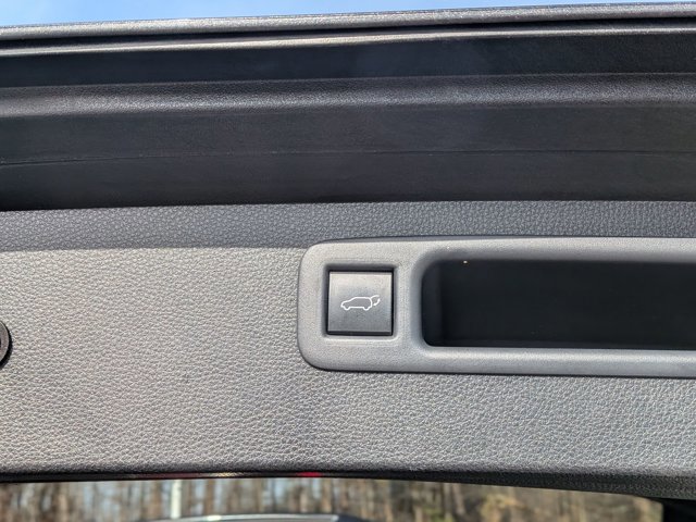 Used 2020 Toyota Highlander XLE image 32