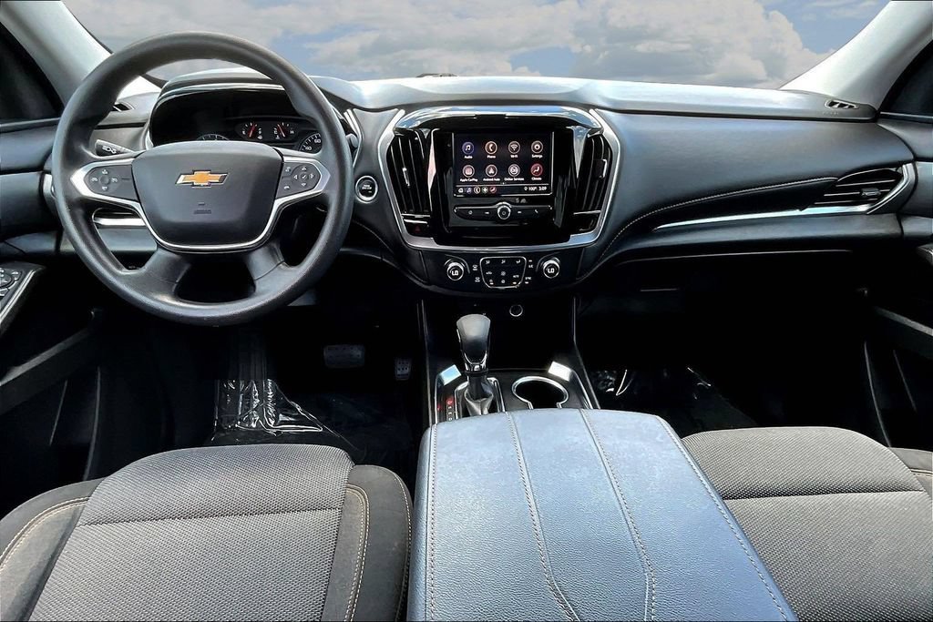 Used 2021 Chevrolet Traverse LS FWD image 9