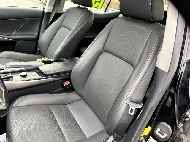 Used 2018 Lexus IS 300 AWD image 12