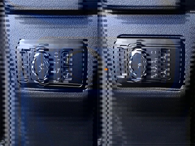 Certified 2025 Ford Escape Platinum image 24