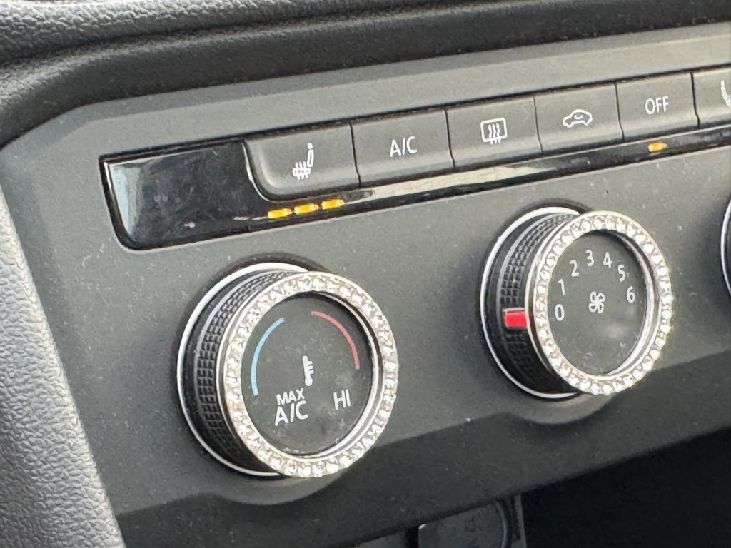 Used 2022 Volkswagen Taos SE w/ Panoramic Sunroof Package image 21