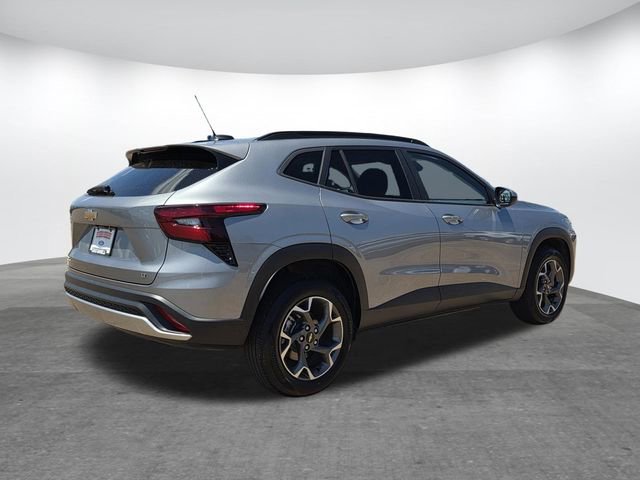Used 2024 Chevrolet Trax LT w/ LT Convenience Package FWD image 4