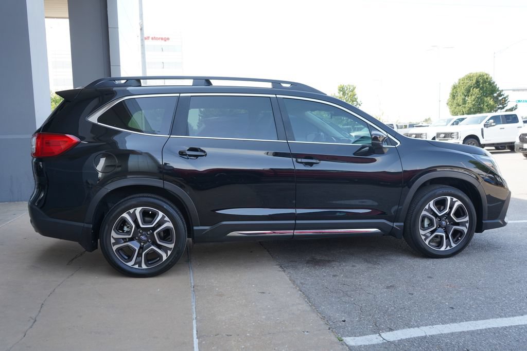 Used 2025 Subaru Ascent Limited w/ Popular Package #1 AWD/4WD image 9