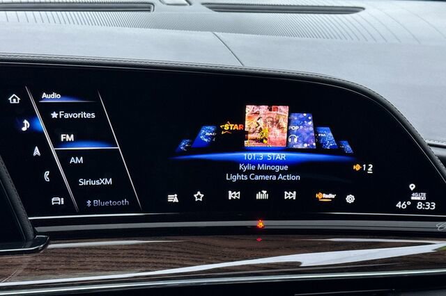 Used 2023 Cadillac Escalade Premium Luxury Platinum image 17