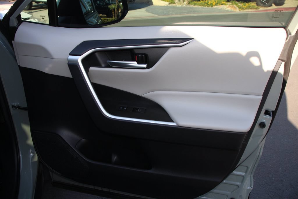 Used 2023 Toyota RAV4 XLE AWD/4WD image 27