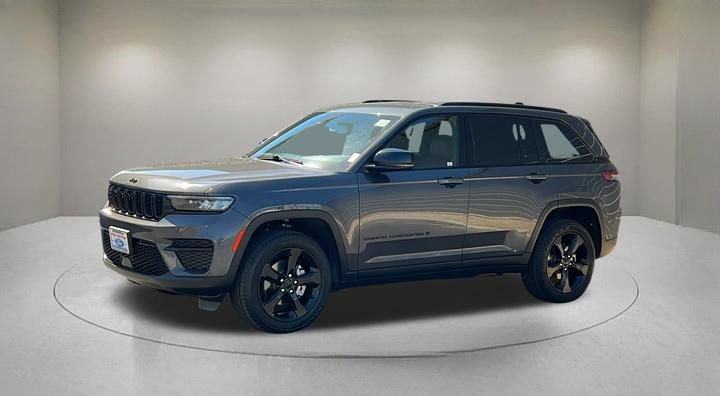 Used 2023 Jeep Grand Cherokee Altitude AWD/4WD image 2