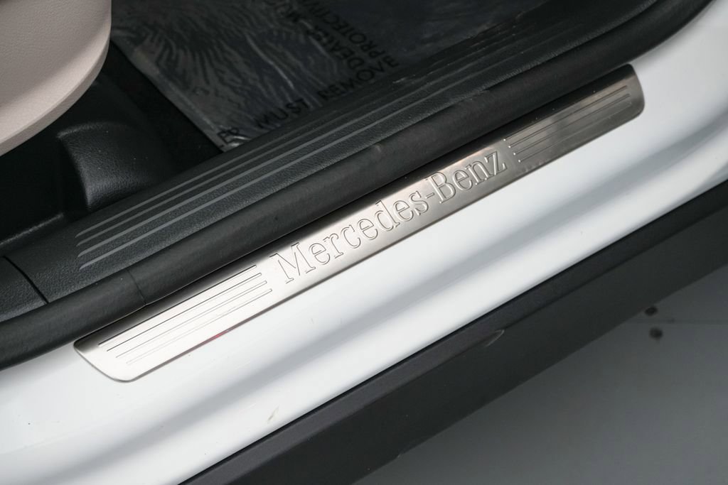 Used 2025 Mercedes-Benz GLB 250 4MATIC image 23