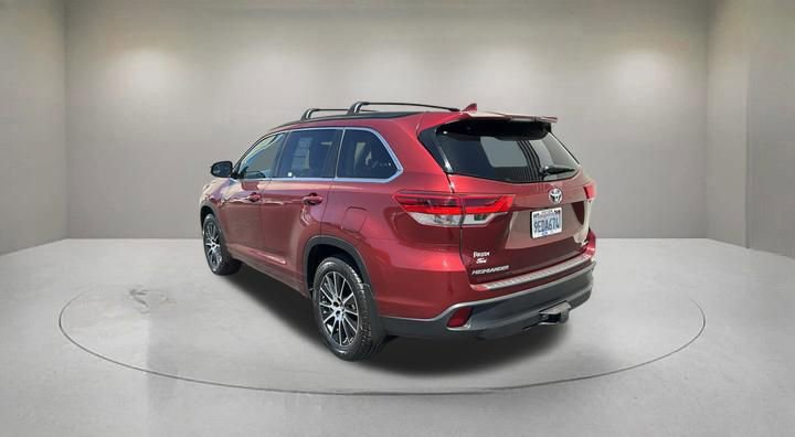 Used 2017 Toyota Highlander SE AWD/4WD image 3