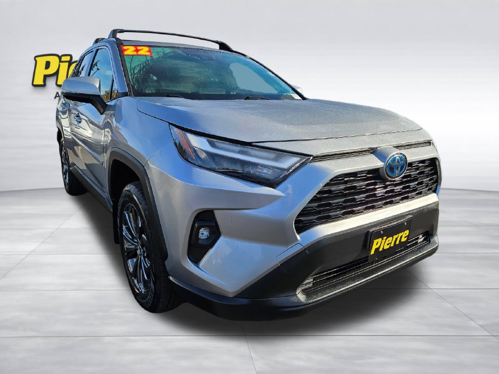 Used 2022 Toyota RAV4 XLE Premium AWD/4WD image 7