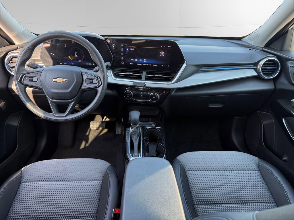 Used 2025 Chevrolet Trax LT FWD image 10