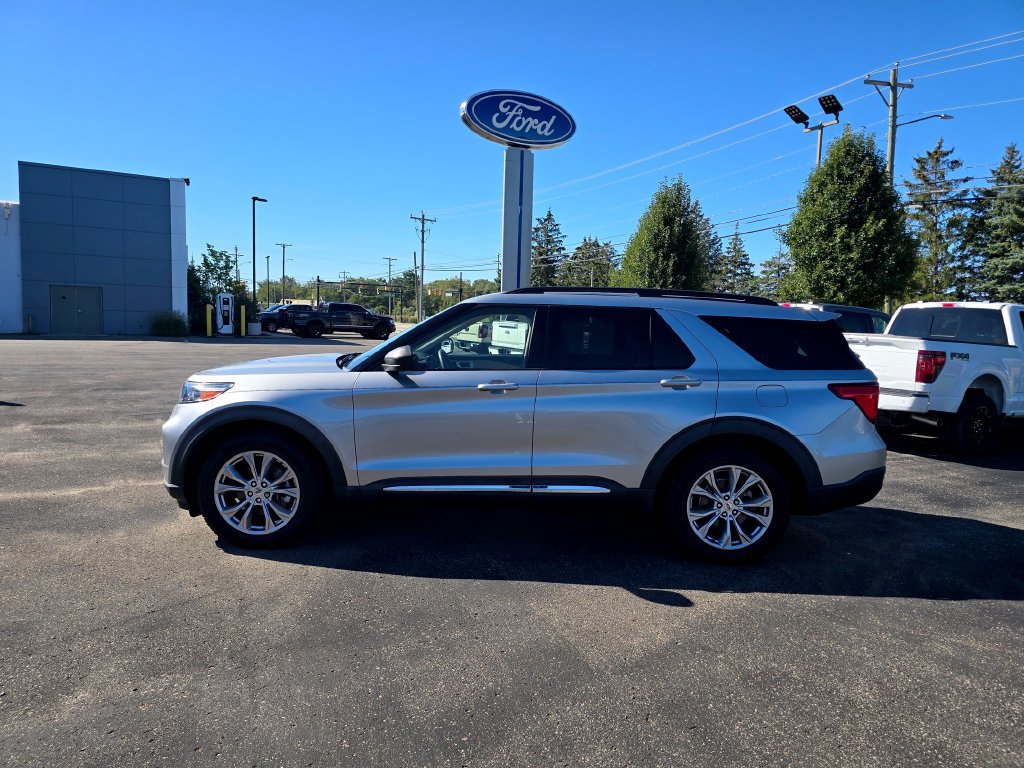 Certified 2020 Ford Explorer XLT w/ Equipment Group 202A AWD/4WD image 2