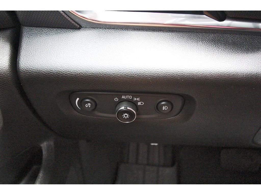 Used 2021 Chevrolet Traverse Premier w/ LPO, Blackout Package FWD image 23