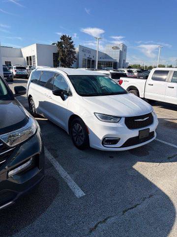 Used 2024 Chrysler Pacifica Limited FWD image 6