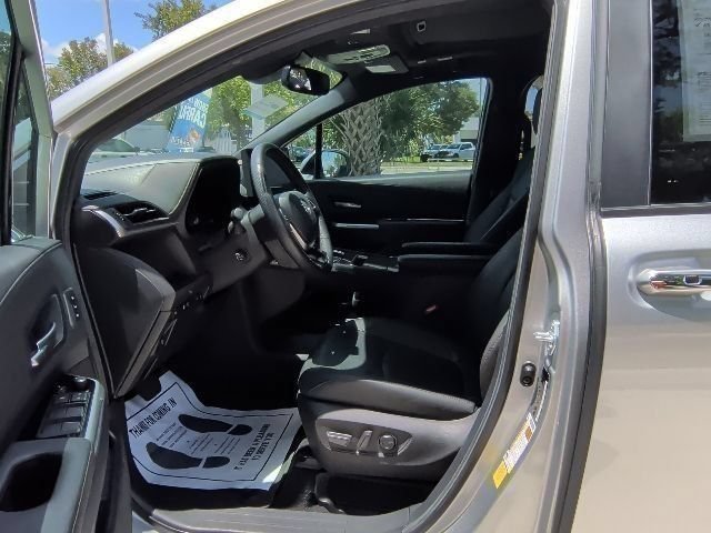 Used 2025 Toyota Sienna Platinum FWD image 15