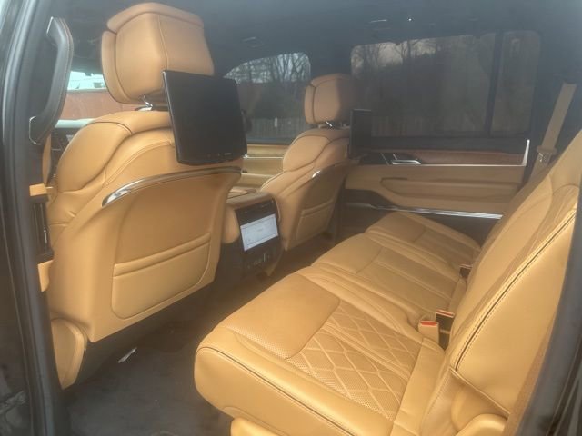 Used 2022 Jeep Grand Wagoneer Series III w/ Rear Seat Video Group 1 AWD/4WD image 8