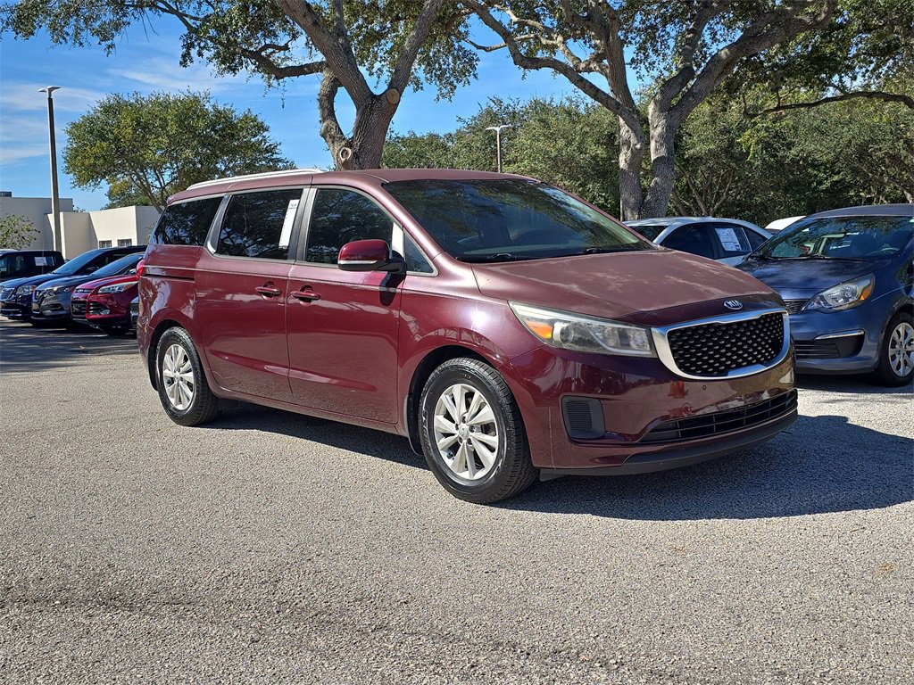 Used 2017 Kia Sedona LX w/ LX Essentials Premium Package image 2
