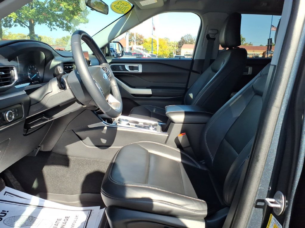 Certified 2023 Ford Explorer XLT w/ Equipment Group 202A AWD/4WD image 15