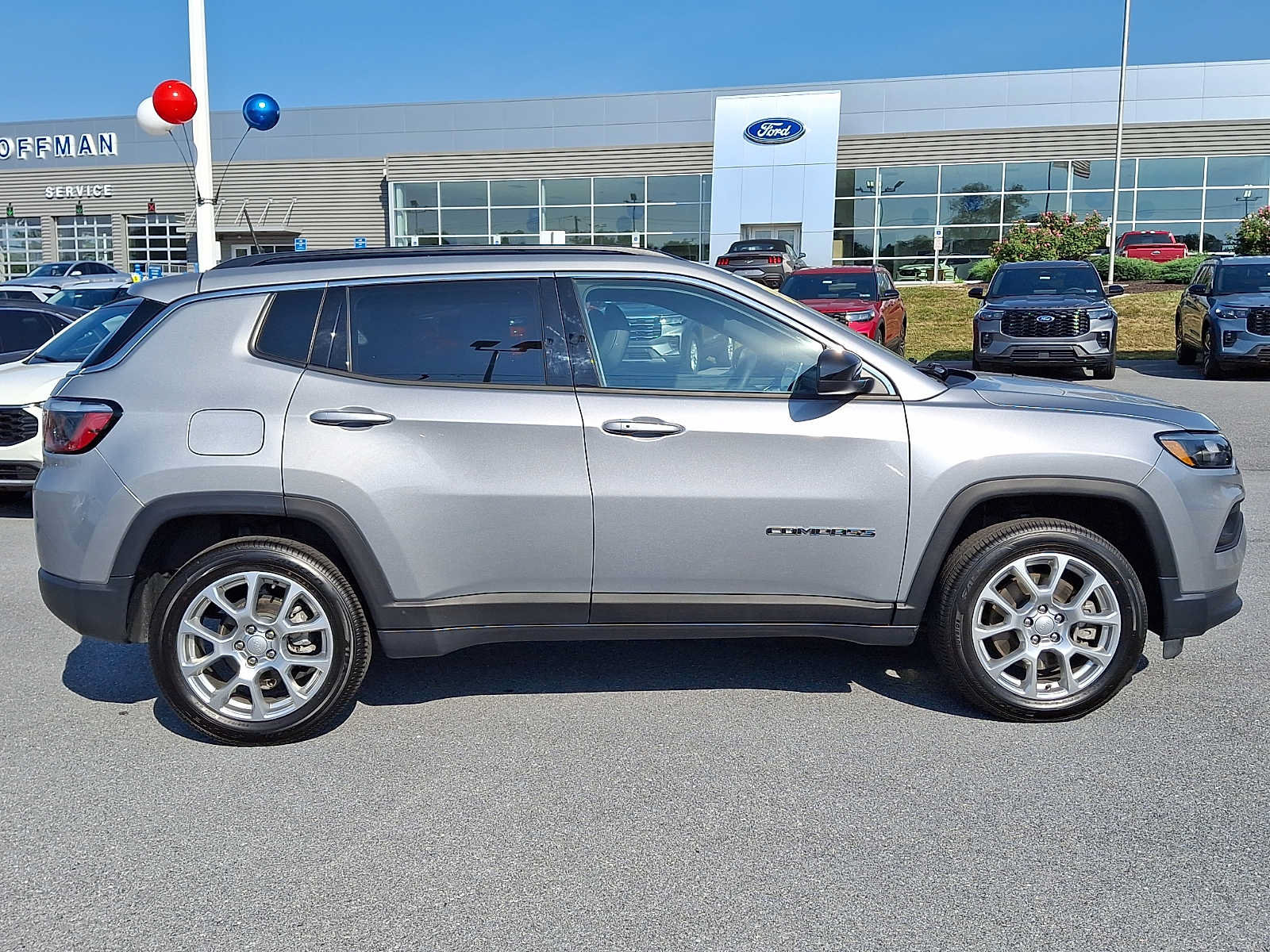 Used 2023 Jeep Compass Latitude AWD/4WD image 7