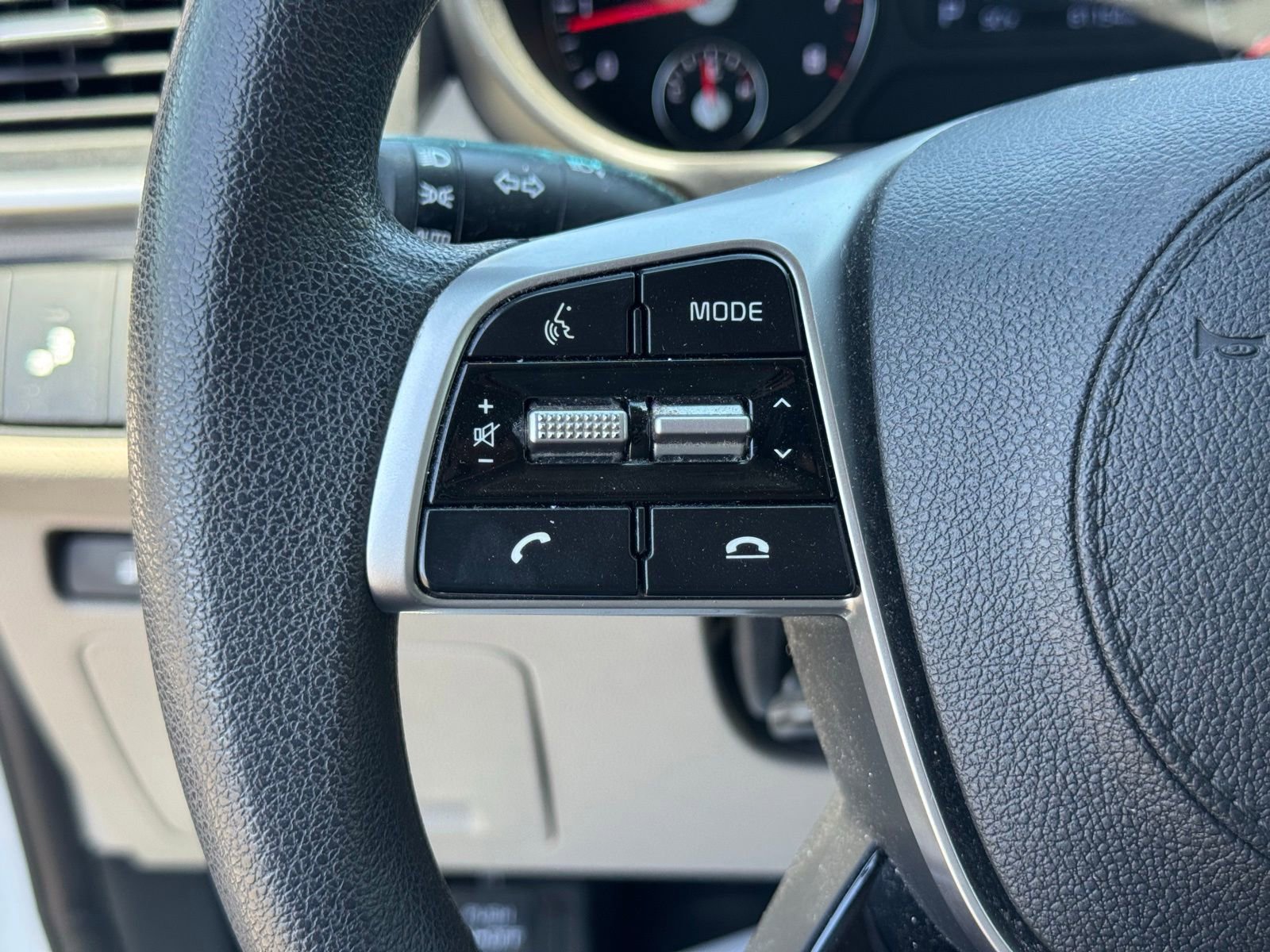 Used 2020 Kia Sorento LX FWD image 25