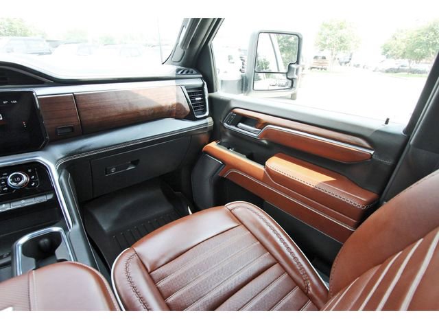 Used 2024 GMC Sierra 2500 Denali Ultimate AWD/4WD image 9