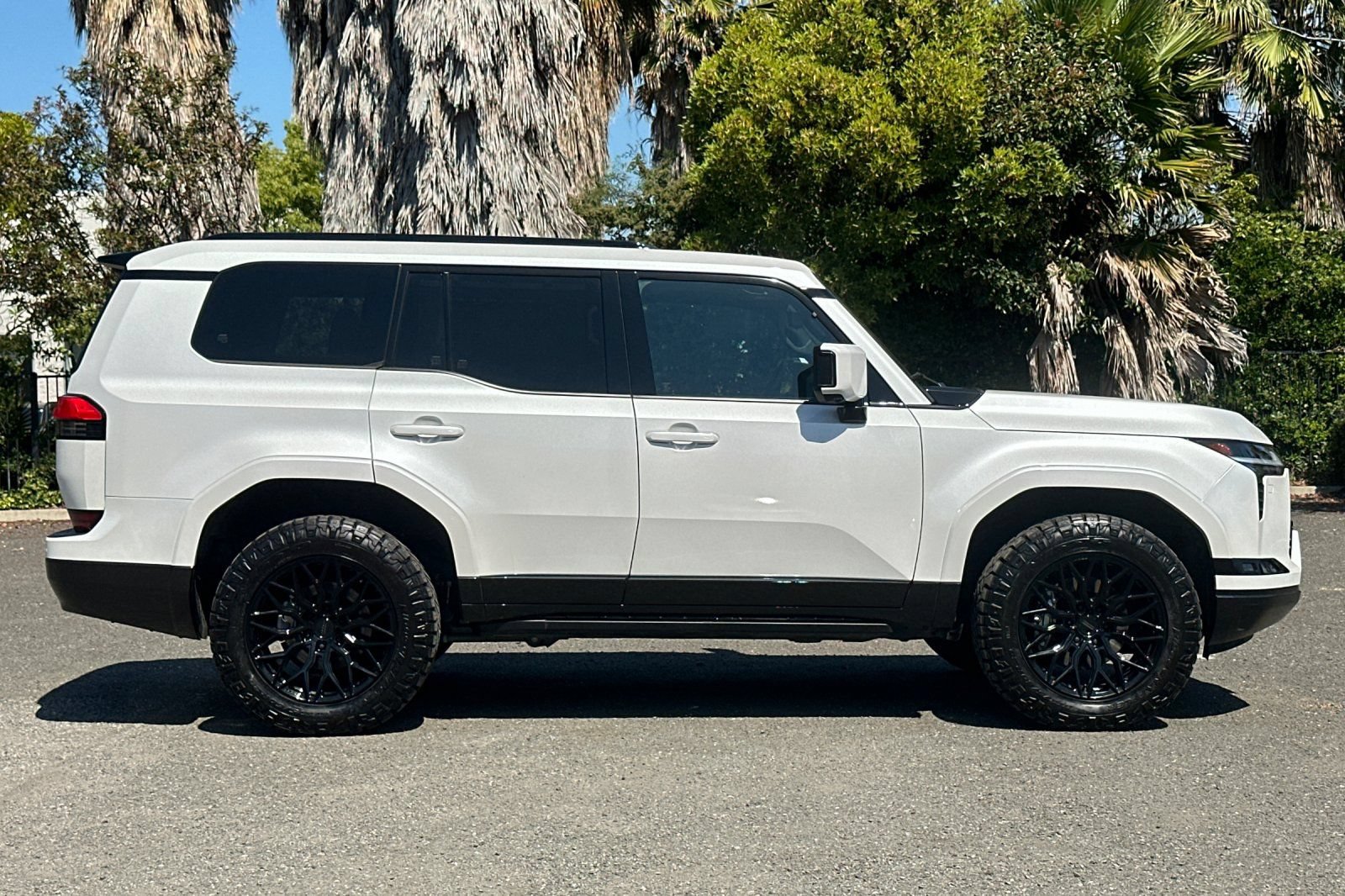 Used 2025 Lexus GX 550 w/ Accessory Package (Z1) AWD/4WD image 2