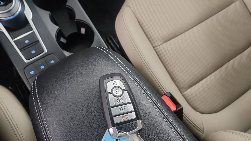 Certified 2022 Ford Escape Titanium w/ Class II Trailer Tow Package image 24