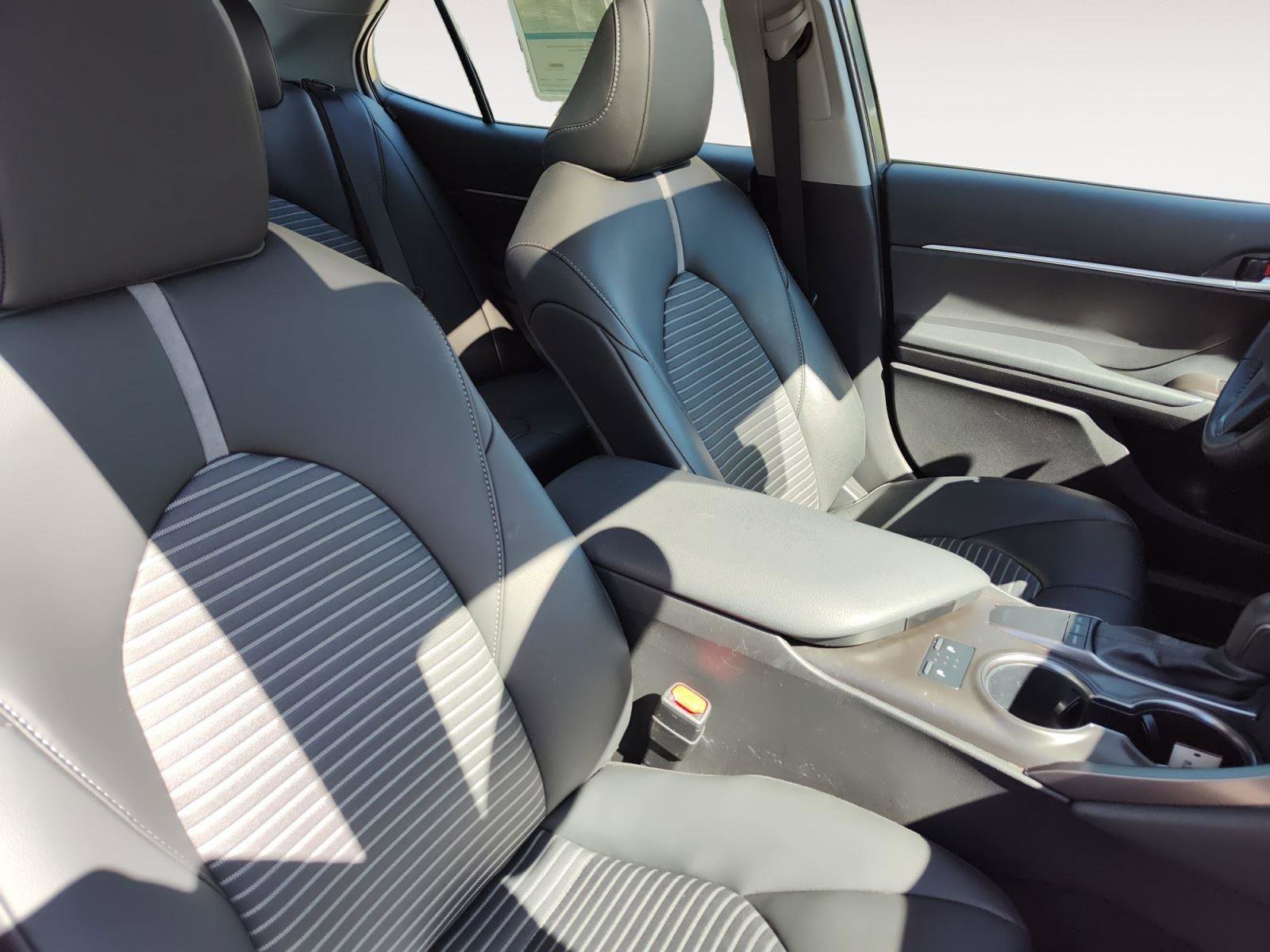 Used 2024 Toyota Camry SE w/ Cold Weather Package FWD image 15