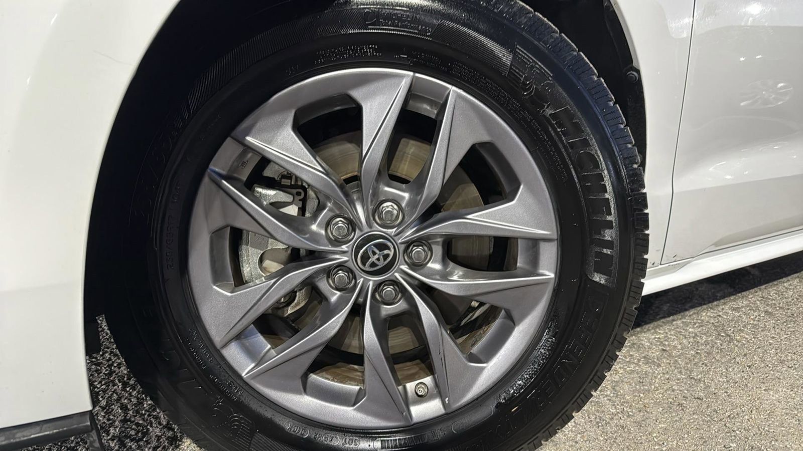 Used 2024 Toyota Sienna LE image 7