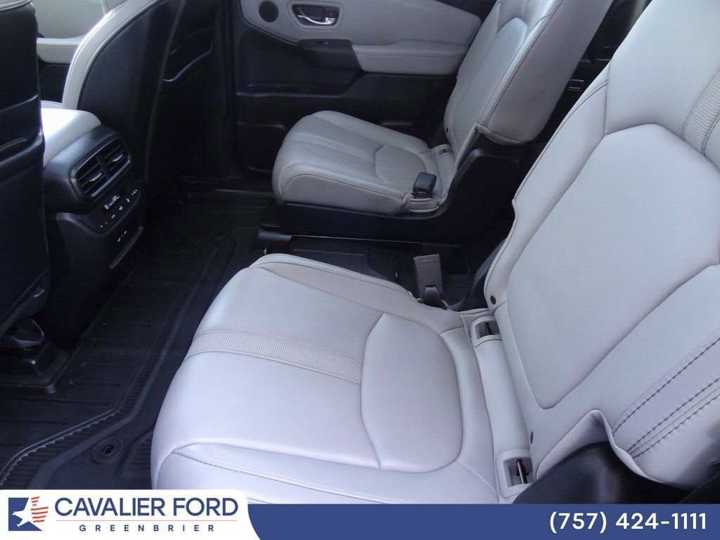 Used 2025 Honda Pilot Touring image 12
