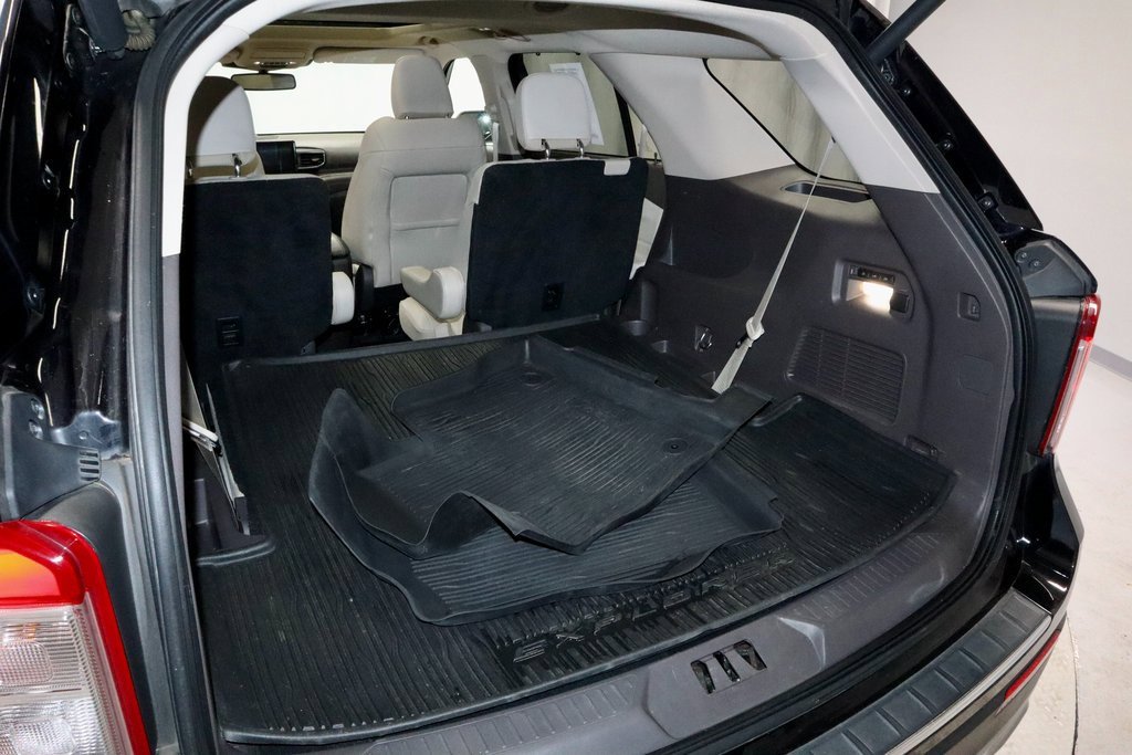 Certified 2023 Ford Explorer Platinum w/ Class IV Trailer Tow Package image 17