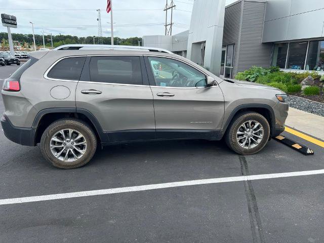 Used 2019 Jeep Cherokee Latitude Plus w/ Comfort/Convenience Group AWD/4WD image 8