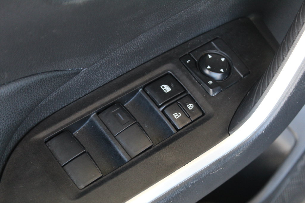 Used 2025 Toyota RAV4 LE AWD/4WD image 24