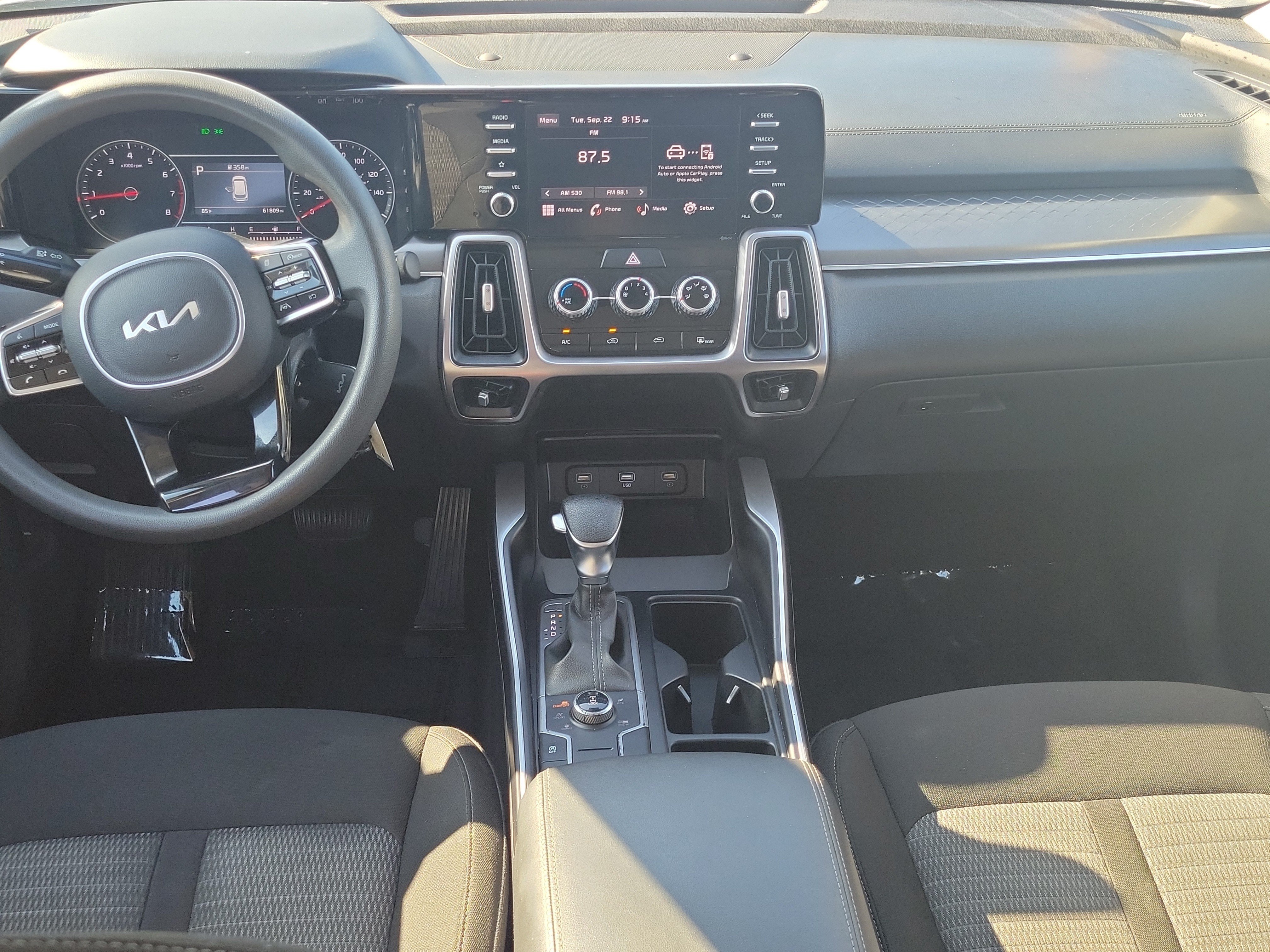 Used 2023 Kia Sorento LX AWD/4WD image 16