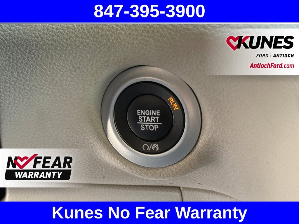 Used 2023 Chrysler Pacifica Touring-L FWD image 34