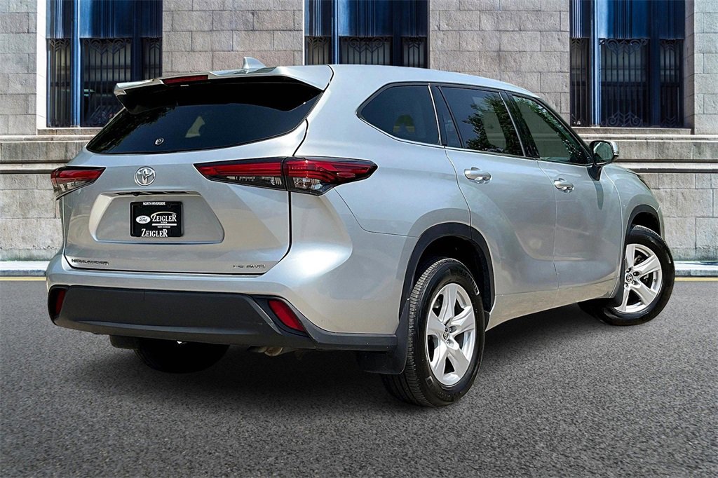 Used 2021 Toyota Highlander LE image 12