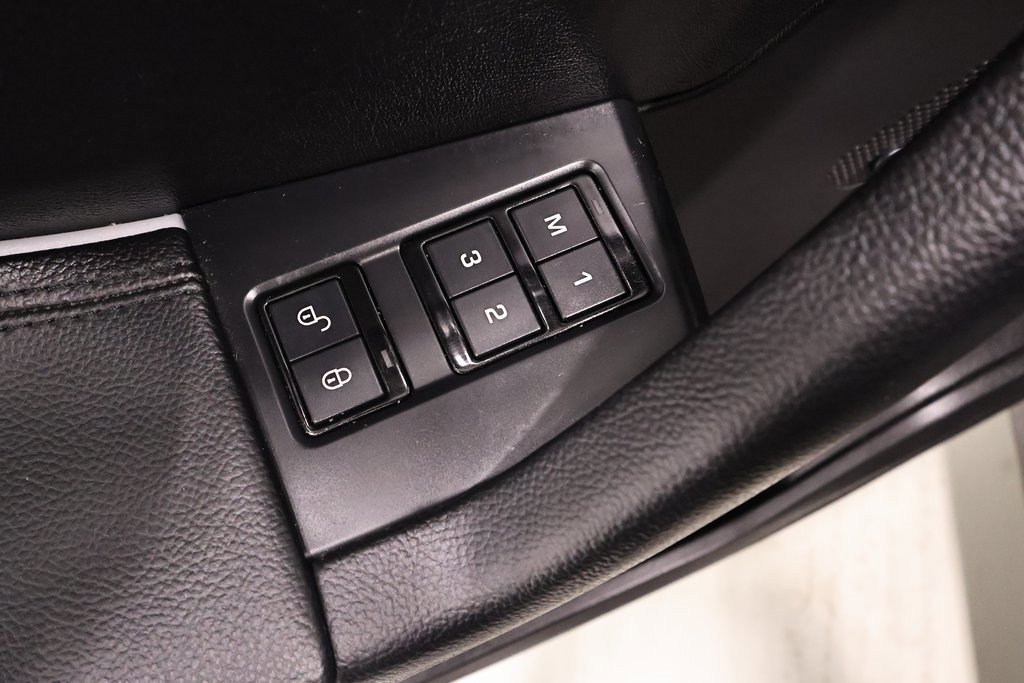 Used 2018 Jaguar F-PACE Premium image 16