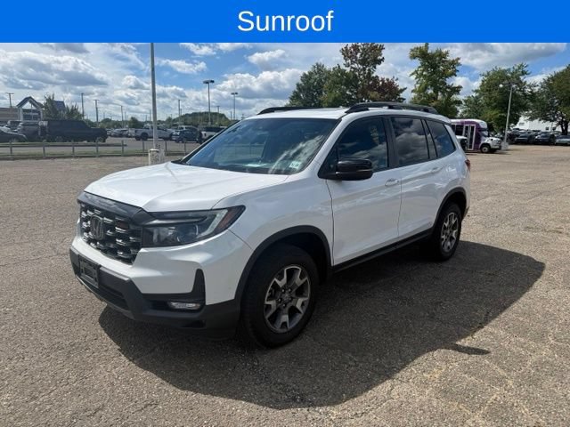 Used 2023 Honda Passport TrailSport image 2