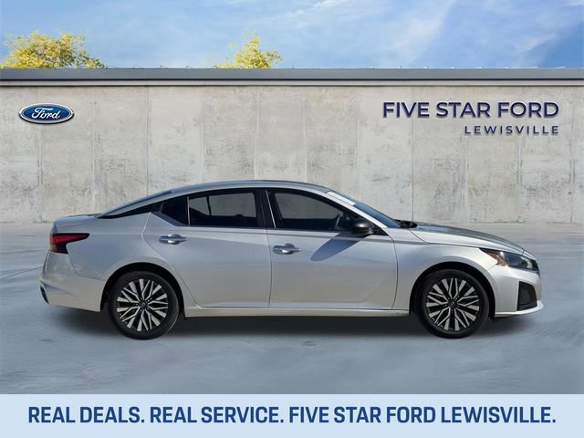 Used 2024 Nissan Altima 2.5 SV image 3