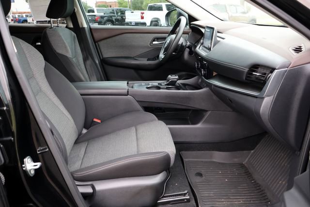 Used 2022 Nissan Rogue SV image 18