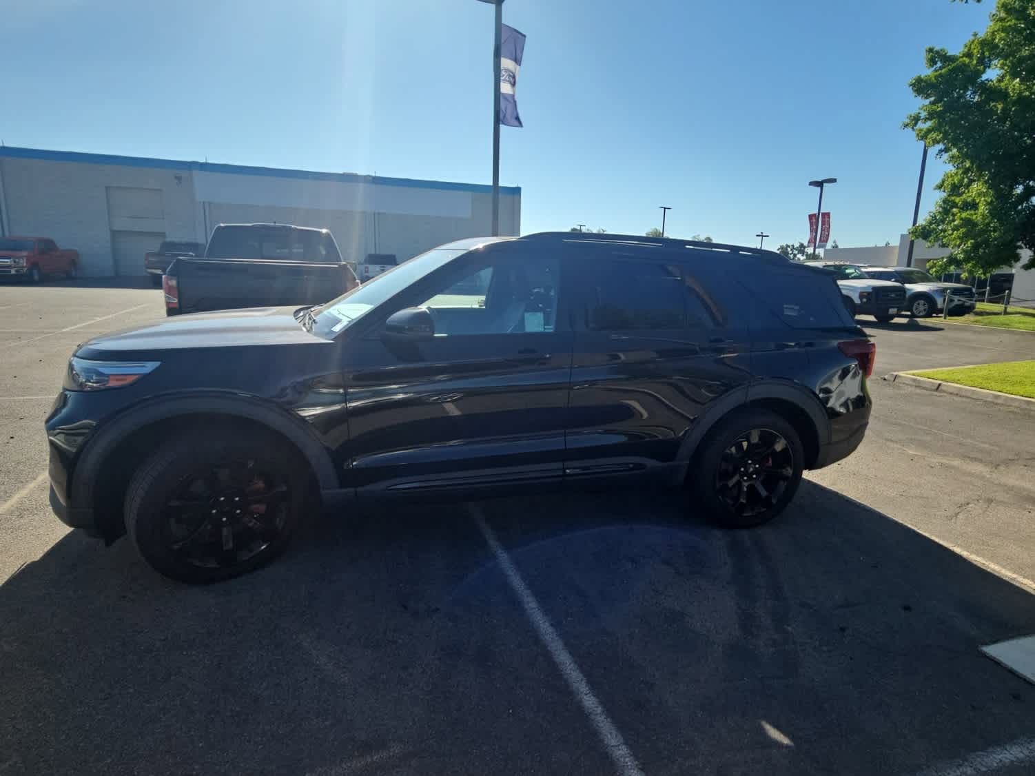 Certified 2020 Ford Explorer ST w/ ST High-Performance Pack AWD/4WD image 5