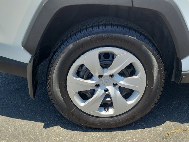 Used 2023 Toyota RAV4 LE FWD image 5