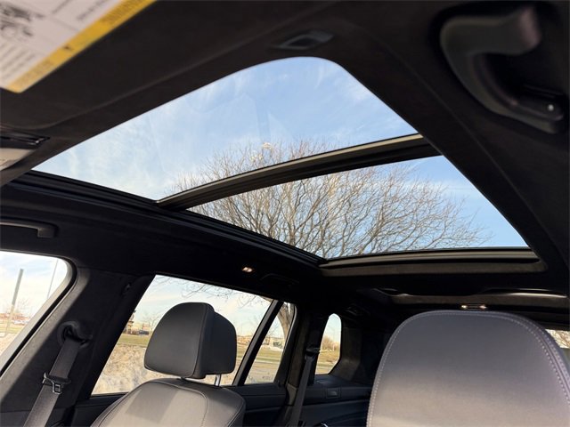 Used 2022 BMW X7 M50i w/ Cold Weather Package image 23