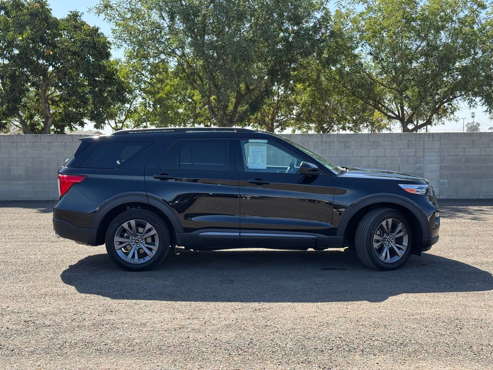 Certified 2023 Ford Explorer XLT w/ Equipment Group 202A AWD/4WD image 2