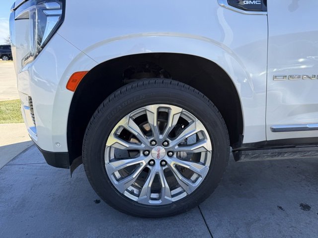 Used 2023 GMC Yukon XL Denali w/ Denali Reserve Package image 6